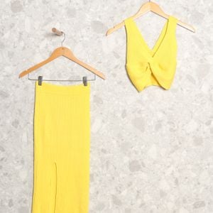 conjunto cropped e saia amarelo 124711064?action_source=69532&ref=home_home&rsp=1&rspix=1