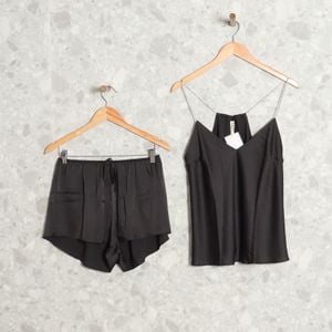 conjunto pijama preto acuo 140004106?action_source=71215&ref=home_home&rsp=1&rspix=1