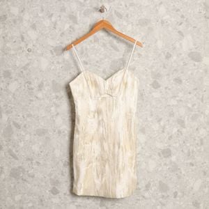 vestido off white le lis blanc 135800660?action_source=69532&ref=home_home&rsp=1&rspix=1