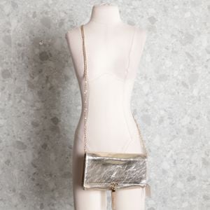 bolsa tiracolo dourada luiza barcelos 139713082?action_source=70096&ref=home_home&rsp=1&rspix=1