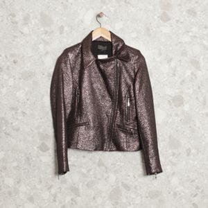 casaco preto fios metalicos a brand 132914351?action_source=70096&ref=home_home&rsp=1&rspix=1