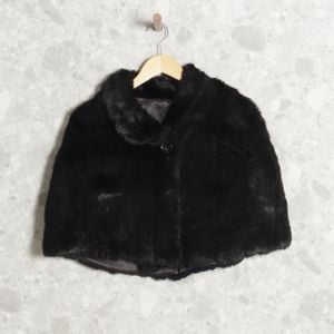 poncho preto zara 141958459?action_source=71612&ref=home_home&rsp=1&rspix=1