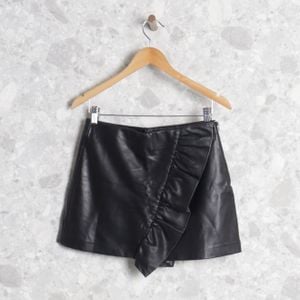 short saia preto zara 133777122?action_source=70096&ref=home_home&rsp=1&rspix=1