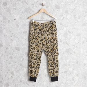 calca bege animal print animale 135952179?action_source=68547&ref=home_home&rsp=1&rspix=1