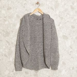 cardigan cinza yessica 143461504?action_source=72769&ref=home_home&rsp=1&rspix=1