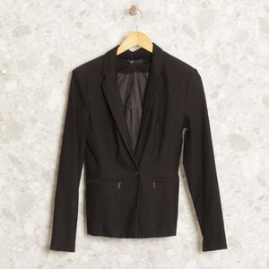 blazer preto yessica 142055935?action_source=73361&ref=home_enjoei_pro&rsp=1&rspix=1