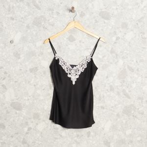 blusa preta le lis blanc 139243103?action_source=70358&ref=home_home&rsp=1&rspix=1