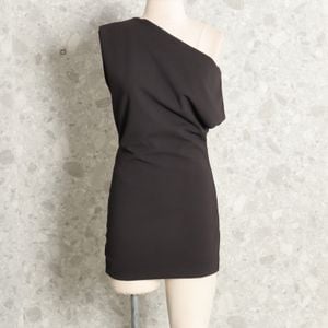 vestido preto amaro 139995116?action_source=72472&ref=home_home&rsp=1&rspix=1