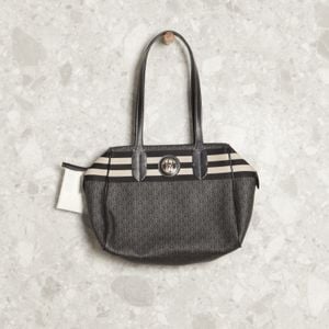 bolsa preta victor hugo 130152280?action_source=74816&ref=home_home&rsp=1&rspix=1