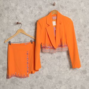 conjunto laranja casaquinho e saia charth 130023148?action_source=70358&ref=home_home&rsp=1&rspix=1