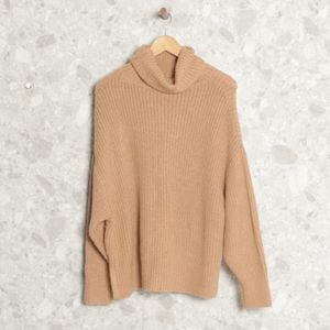casaco bege trico zara 136510226?action_source=71612&ref=home_home&rsp=1&rspix=1