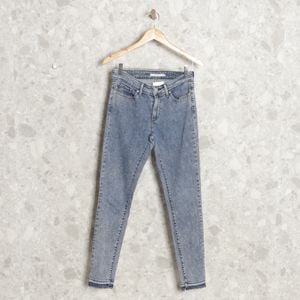 calca azul escuro levis 119966614?action_source=70358&ref=home_home&rsp=1&rspix=1