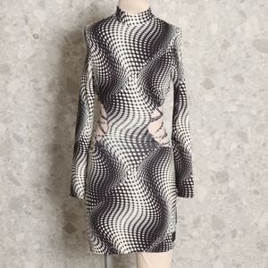 vestido preto geometrico lanca perfume 148933237?action_source=76037&ref=home_home&rsp=1&rspix=1