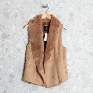 colete bege pelucia le lis blanc 132575188?action_source=67289&ref=home_home&rsp=1&rspix=1