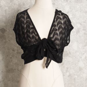 blusa renda preta le lis blanc 128900048?action_source=67289&ref=home_home&rsp=1&rspix=1