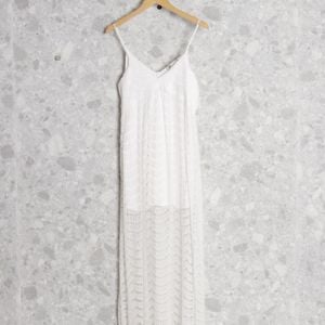 vestido off white pool 134951540?action_source=73427&ref=home_home&rsp=1&rspix=1