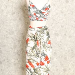 conjunto blusa e saia branca south e co 121298740?action_source=70096&ref=home_home&rsp=1&rspix=1