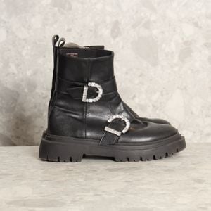 bota preta zara 136930994?action_source=70853&ref=home_home&rsp=1&rspix=1