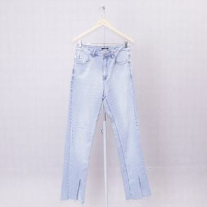 calca azul clara jeans le blog 84076931?action_source=70096&ref=home_home&rsp=1&rspix=1