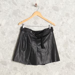 saia preta zara 140801119?action_source=70754&ref=home_home&rsp=1&rspix=1