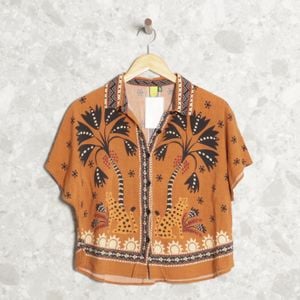 camisa caramelo grafica farm 149613792?action_source=75241&ref=home_home&rsp=1&rspix=1