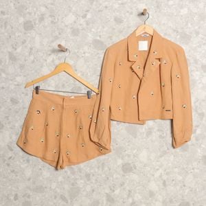 conjunto bege casaquinho e short forum 135170139?action_source=69004&ref=home_home&rsp=1&rspix=1