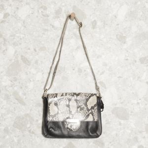 bolsa preta velez 142145369?action_source=74516&ref=home_home&rsp=1&rspix=1