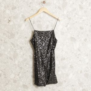 vestido preto paete 133116269?action_source=66728&ref=home_home&rsp=1&rspix=1