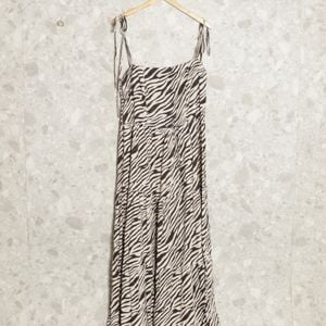vestido bege preto pade d 136985703?action_source=75015&ref=home_home&rsp=1&rspix=1
