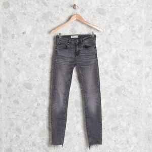 calca jeans cinza zara 124924903?action_source=70853&ref=home_home&rsp=1&rspix=1