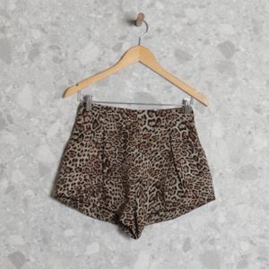 short creme animal print zara 141025435?action_source=70754&ref=home_home&rsp=1&rspix=1