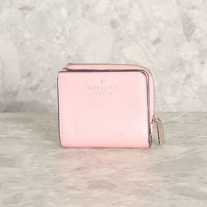 carteira rosa kate spade 136785153?action_source=70096&ref=home_home&rsp=1&rspix=1
