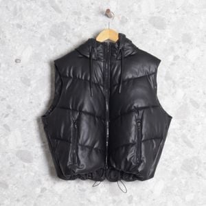 colete preto zara 129336874?action_source=71612&ref=home_home&rsp=1&rspix=1