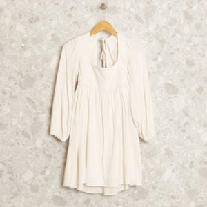 vestido creme muna 140437872?action_source=70358&ref=home_home&rsp=1&rspix=1