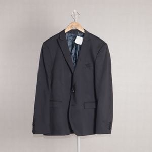 blazer preto risca de giz zara man 85714612?action_source=70853&ref=home_home&rsp=1&rspix=1