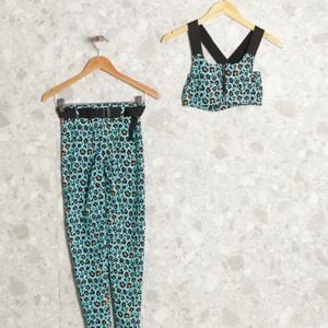 conjunto top e short azul animal print 131670955?action_source=70358&ref=home_home&rsp=1&rspix=1