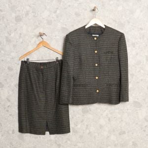 conjunto casaco saia verde cori 130137088?action_source=69532&ref=home_home&rsp=1&rspix=1