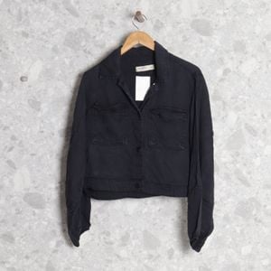 camisa cropped preta dzarm 132959335?action_source=69004&ref=home_home&rsp=1&rspix=1