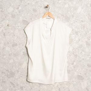 blusa branca principessa 135936917?action_source=69004&ref=home_home&rsp=1&rspix=1