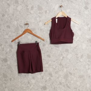 conjunto top e short borgonha 140486933?action_source=70358&ref=home_home&rsp=1&rspix=1