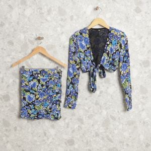 conjunto blusa saia azul escuro floral zara 127487915?action_source=70754&ref=home_home&rsp=1&rspix=1