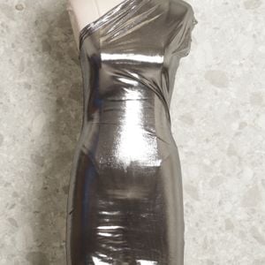 vestido lame prateado 139276286?action_source=70096&ref=home_home&rsp=1&rspix=1