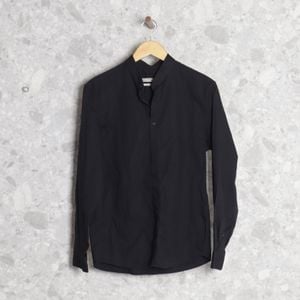 camisa preta mng 134945952?action_source=69532&ref=home_home&rsp=1&rspix=1