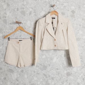 conjunto blazer cropped bege onca preta 139384520?action_source=69532&ref=home_home&rsp=1&rspix=1