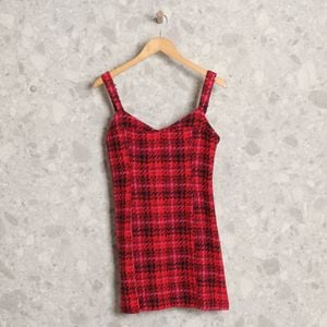 vestido vermelho xadrez bershka 133647599?action_source=72472&ref=home_home&rsp=1&rspix=1