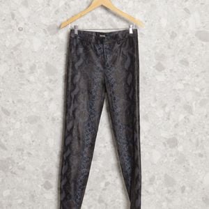 calca preta animal print zara 111286649?action_source=70358&ref=home_home&rsp=1&rspix=1