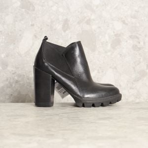 bota preta via paula comfort 129189734?action_source=69004&ref=home_home&rsp=1&rspix=1