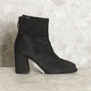 bota preta zara 141721195?action_source=71612&ref=home_home&rsp=1&rspix=1