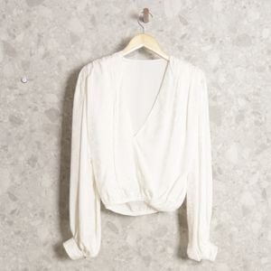 blusa branca lettering 128050967?action_source=73427&ref=home_home&rsp=1&rspix=1