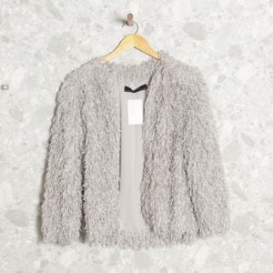 casaquinho cinza pelucia zara 142717858?action_source=71612&ref=home_home&rsp=1&rspix=1